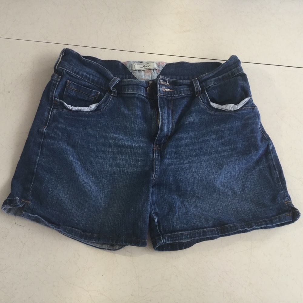 Levi's Women's Dark Wash Denim Jean Shorts Size 12 Spring Summer Basic